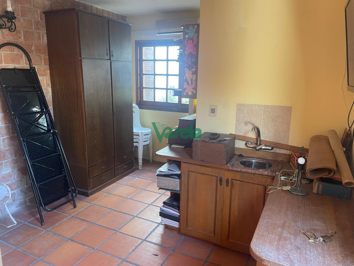 Casa ID.22715 - Venta casa Pocitos, 3 dorm,3 baños, estar enorme con hogar a leña, escritorio, fondo,padrón único,garaje
