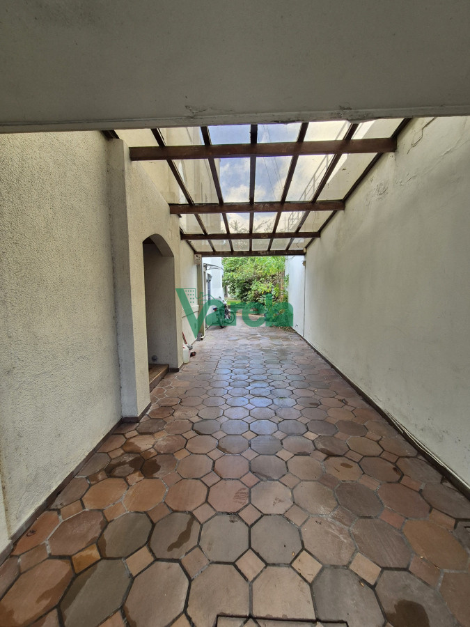 Casa ID.22586 - Venta residencia en La Blanqueada Carrasquito, 4 dormitorios, fondo