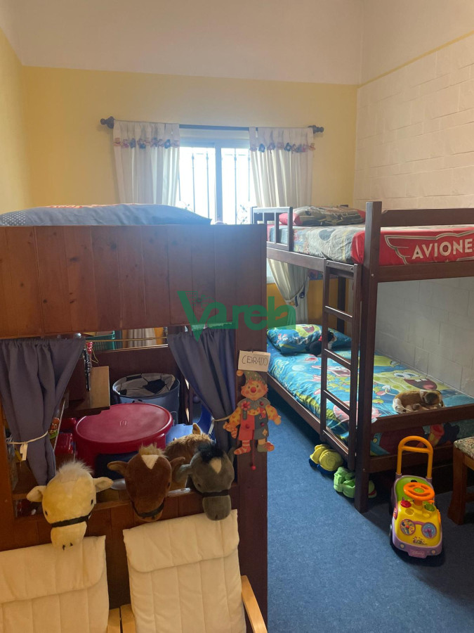 Casa ID.22715 - Venta casa Pocitos, 3 dorm,3 baños, estar enorme con hogar a leña, escritorio, fondo,padrón único,garaje