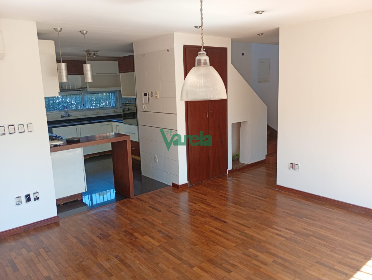 Casa ID.23170 - Venta Casa Carrasco norte, 6 dormitorios, 5baños, en 2 plantas 
