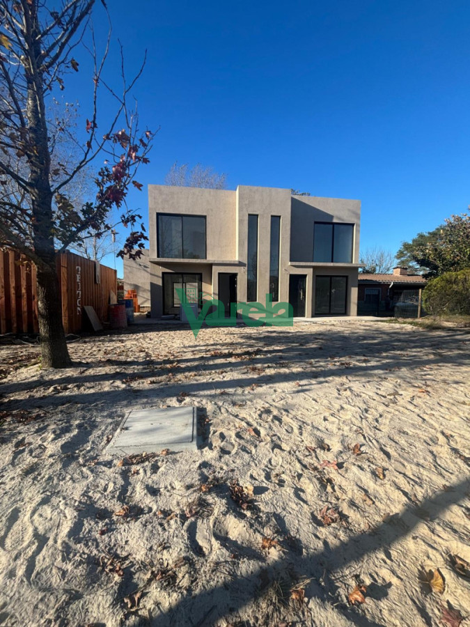 Casa ID.23055 - Venta de 3 casas a estrenar a 200 mts de la Rambla en Parque de Solymar