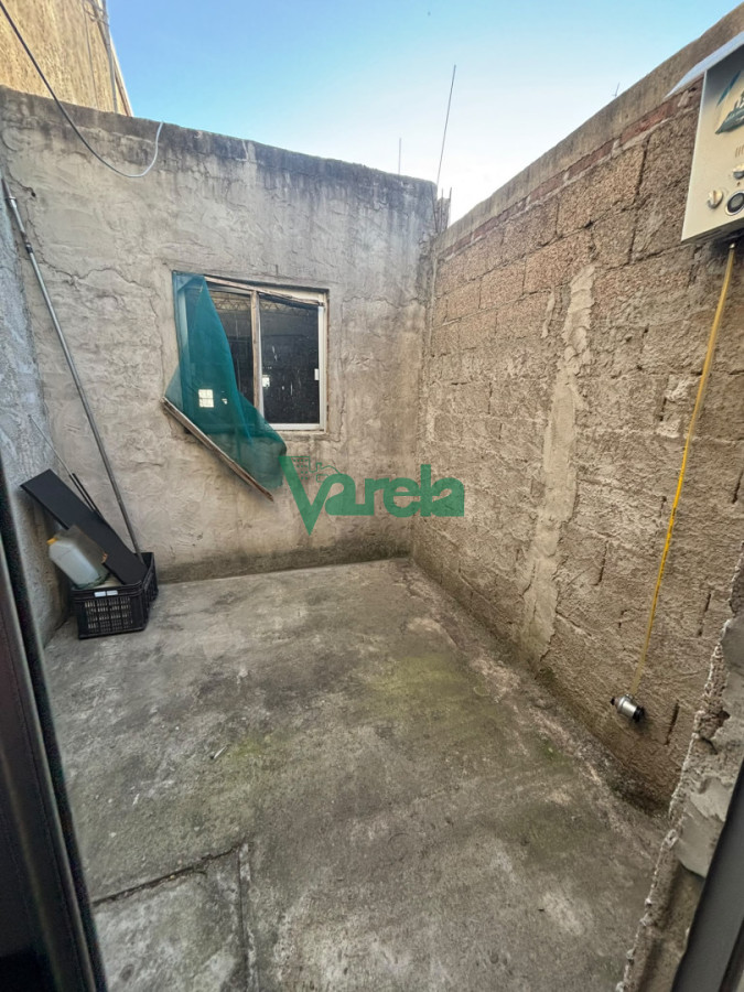 Casa ID.23090 - Inversion, venta local comercial y tres apartamentos, Los Aromos