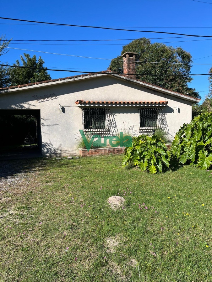 Casa ID.22178 - Casa en venta Salinas sur, proxima al Centro, cochera y fondo c/parrillero techado
