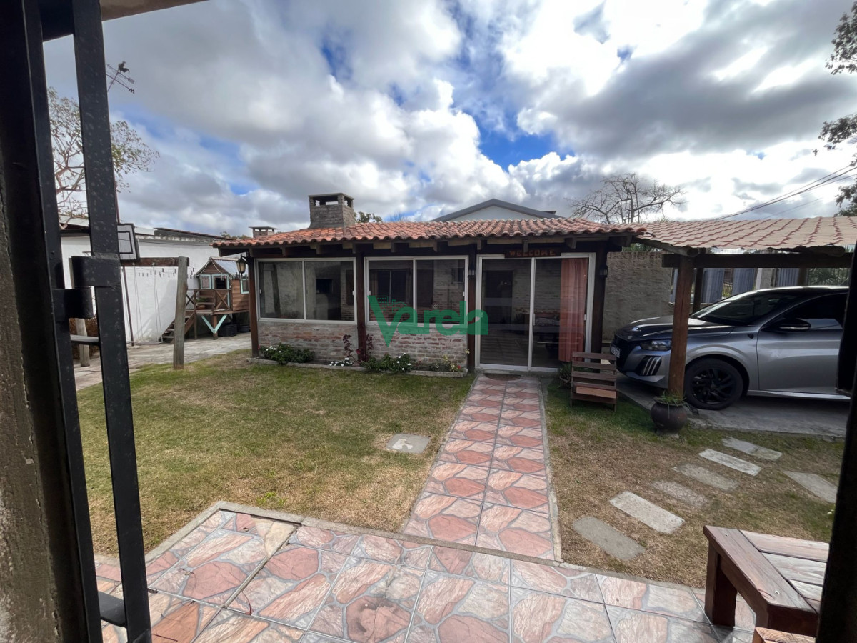 Casa ID.23074 - Casa en venta en Lagomar de 2 dormitorios, mas apto de 3 dorm