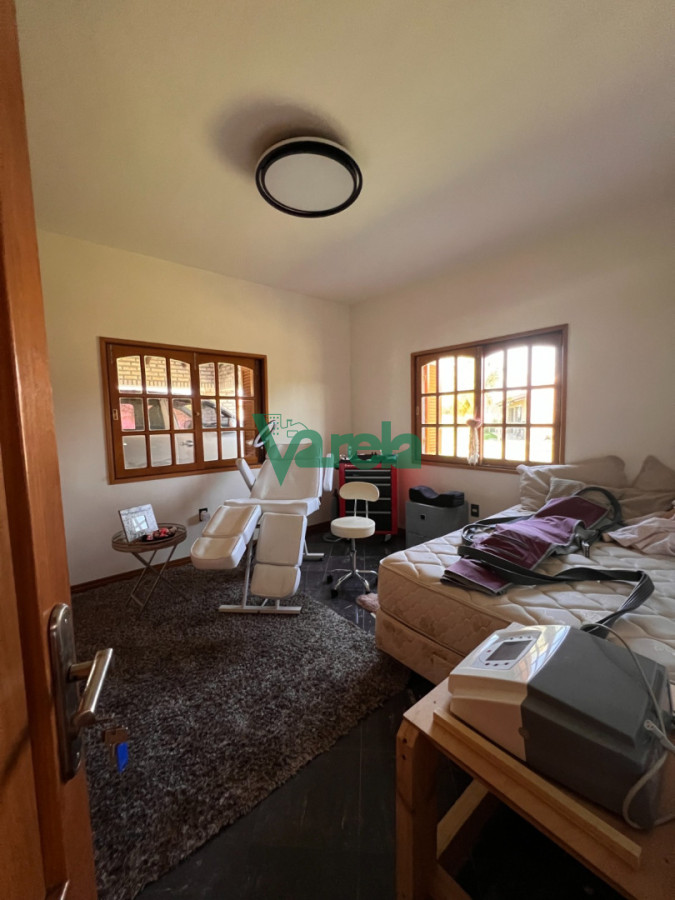 Casa ID.22829 - Venta de casa de 4 dormitorios 2 baños en Bello Horizonte con piscina