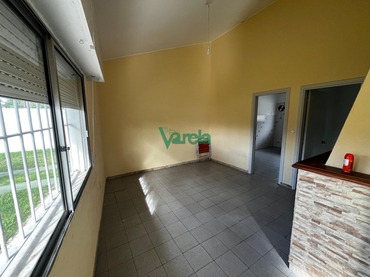 Casa ID.22468 - **RESERVADA **/Casa al sur 2 dormitorios sobre calle pavimentada 