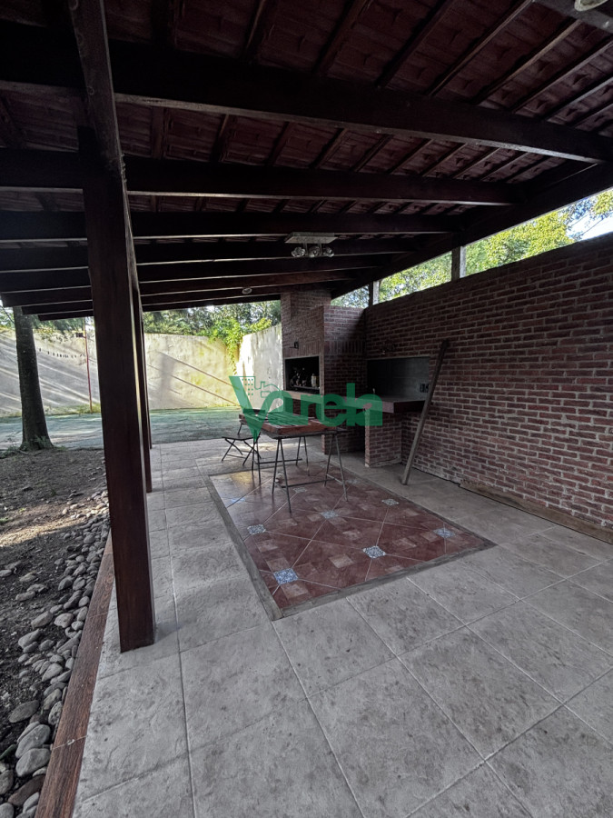 Casa ID.22717 - Casa mas local en venta 3 dormitorios 3 baños en El Pinar sur