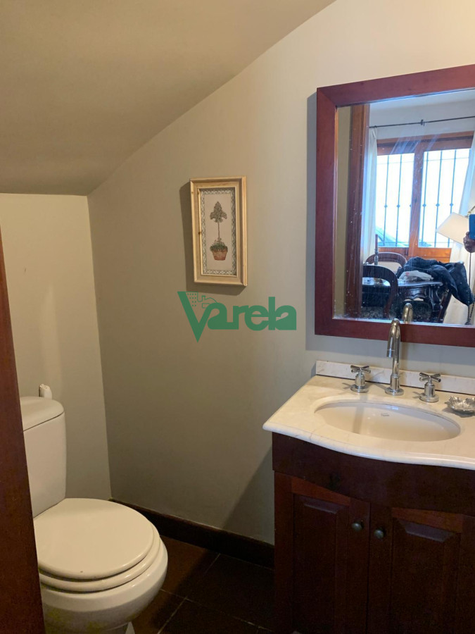 Casa ID.22435 - Venta Casa Carrasco norte, 3 dormitorios, 4 baños, jardin, fondo, barbacoa, ph en 2 plantas