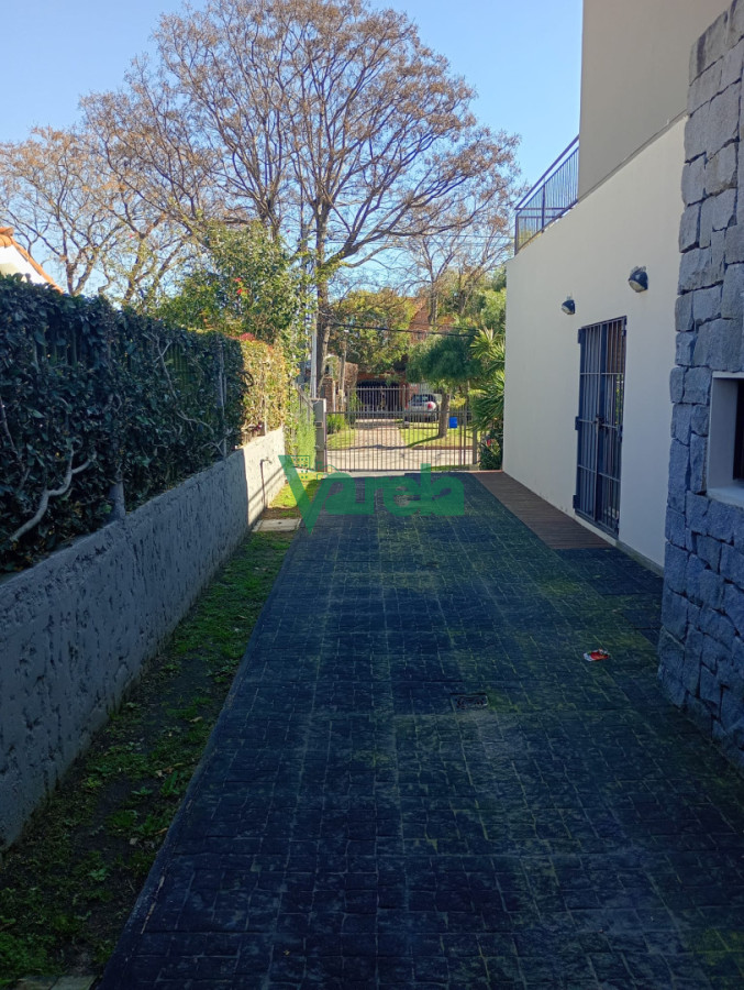 Casa ID.23170 - Venta Casa Carrasco norte, 6 dormitorios, 5baños, en 2 plantas 