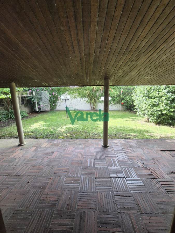 Casa ID.22586 - Venta residencia en La Blanqueada Carrasquito, 4 dormitorios, fondo