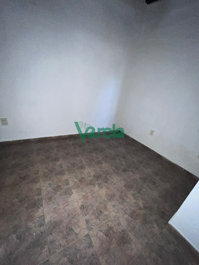 Casa ID.21629 - Venta de casa con renta en La Blanqueada, 3 dorm, 2 baños, patio gde