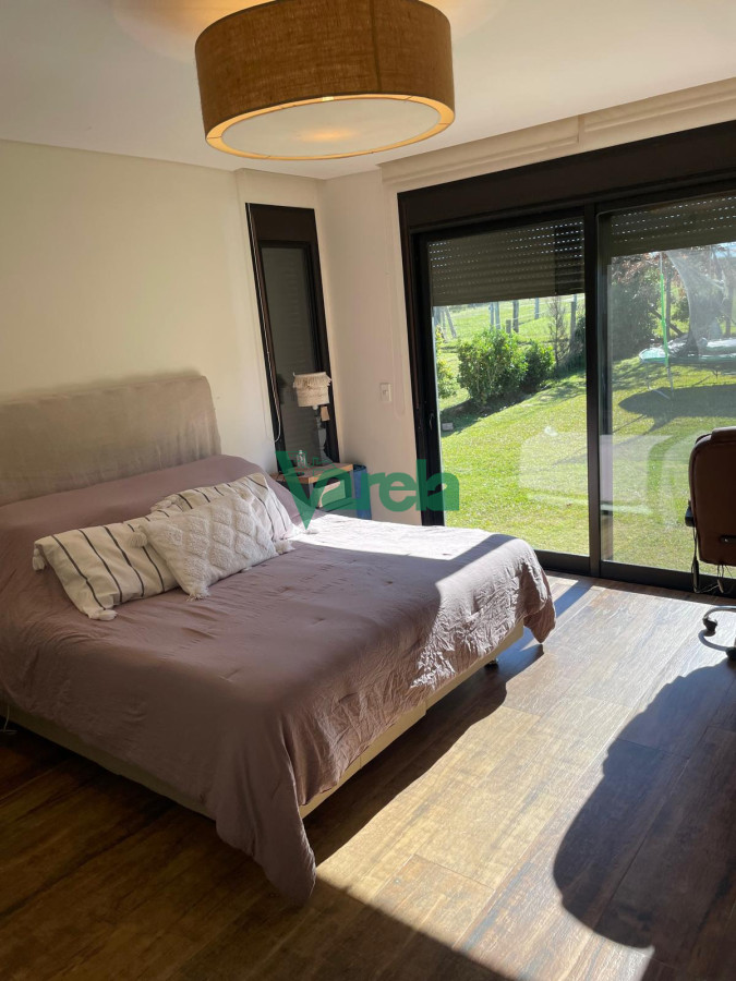 Casa ID.22630 - Venta casa en Mirador de la Tahona, 3 y servicio, 240 m2 en 1000 m2 de terreno