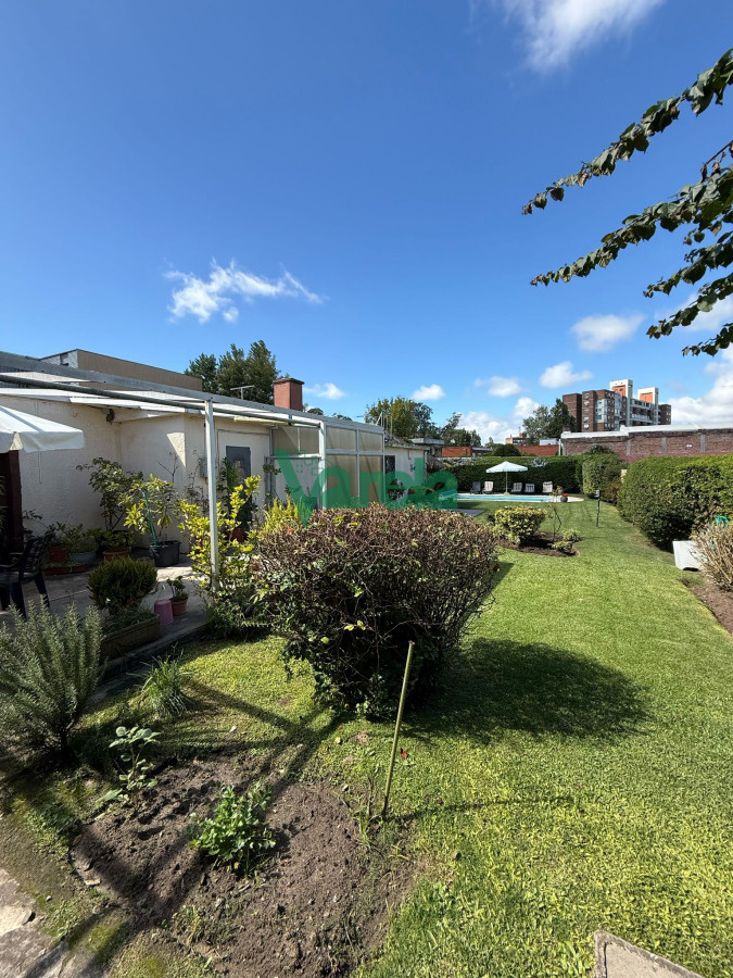 Casa ID.22593 - Venta Casa 3 dormitorios 3 baños garage piscina climatizada malvin