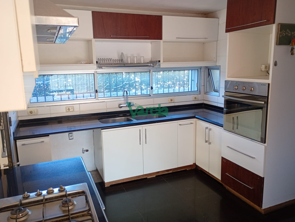 Casa ID.23170 - Venta Casa Carrasco norte, 6 dormitorios, 5baños, en 2 plantas 