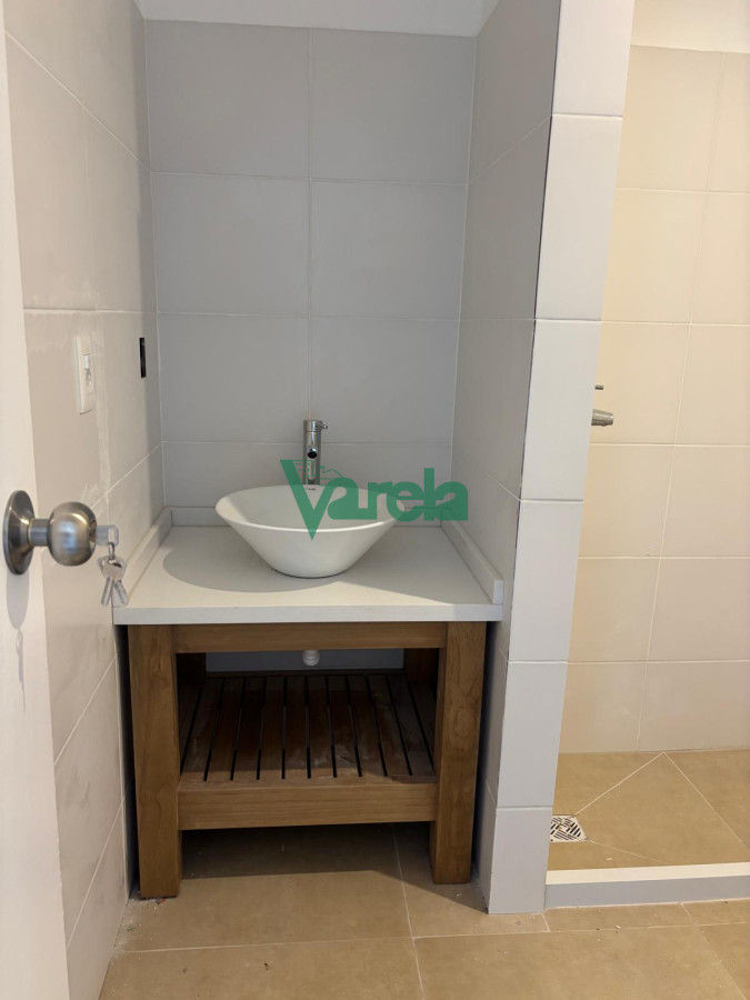 Casa ID.22659 - Excelente chale de tejas sobre avenida