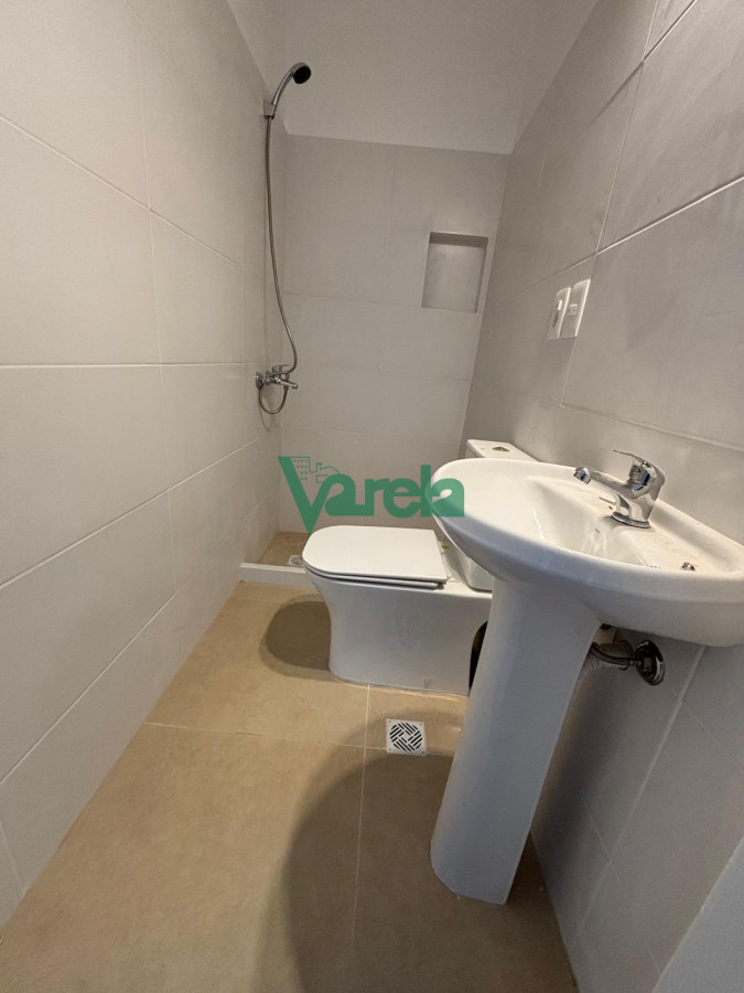 Casa ID.22659 - Excelente chale de tejas sobre avenida
