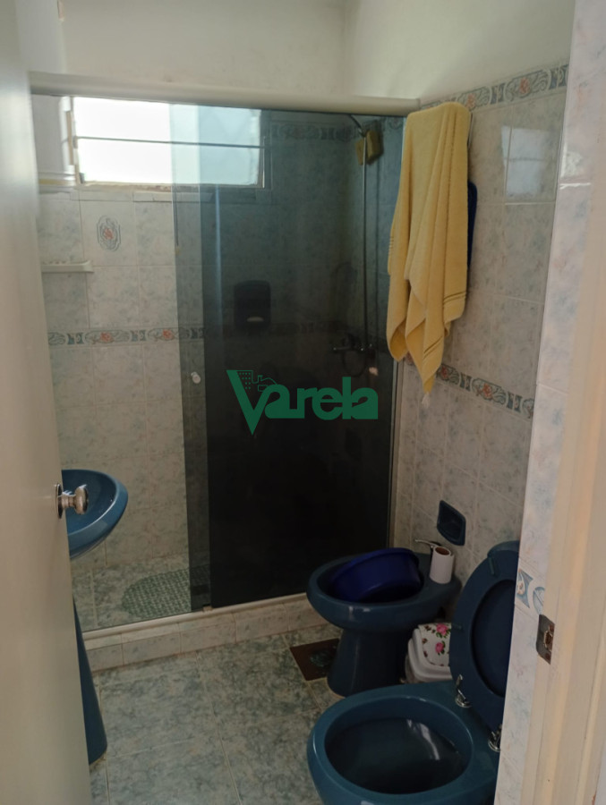 Casa ID.22992 - Alquiler Casa Carrasco Norte, 2 dormitorios, jardín enorme, muy luminosa, cocheras, parrillero