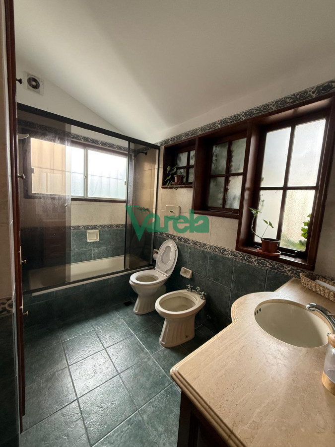 Casa ID.22745 - Alquiler de casa en Parque Batlle de 5 dormitorios 3 baños garage varios