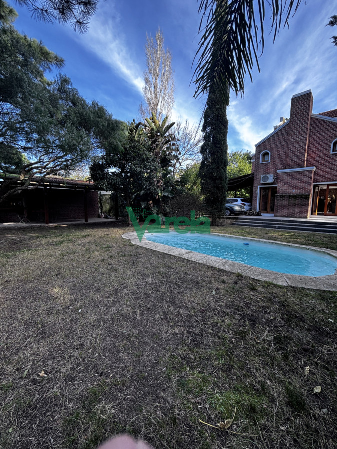 Casa ID.22717 - Casa mas local en venta 3 dormitorios 3 baños en El Pinar sur