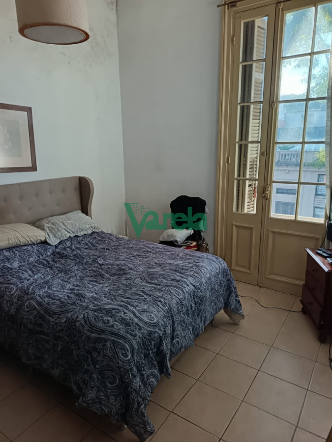 Casa ID.23075 - Casa en venta, Cordon sur, padron unico, a reciclar con 5 dorm