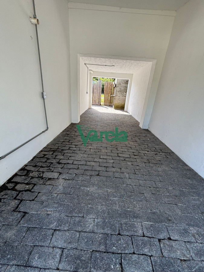 Casa ID.23122 - Casa en venta en Solymar reciclada a nuevo 2 dormitorios cochera techada parrillero y un gran parque