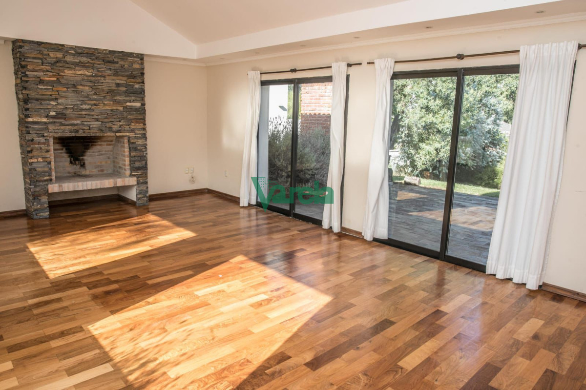 Casa ID.22898 - Casa en Alquiler Barrio privado Carmel 5 dormitorios 5 baños