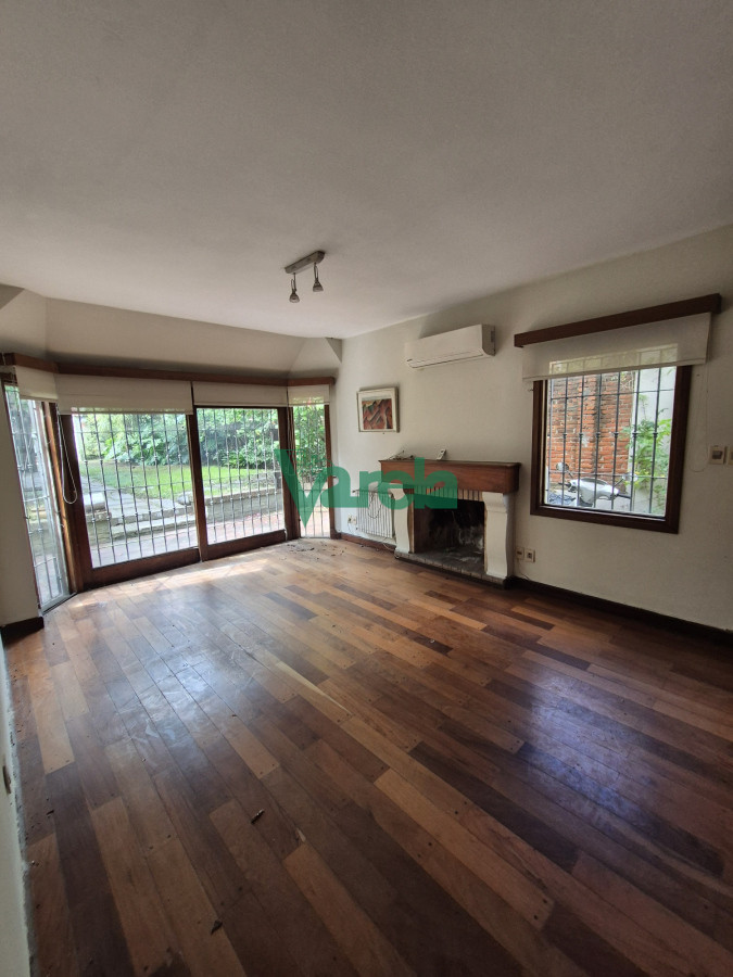 Casa ID.22586 - Venta residencia en La Blanqueada Carrasquito, 4 dormitorios, fondo