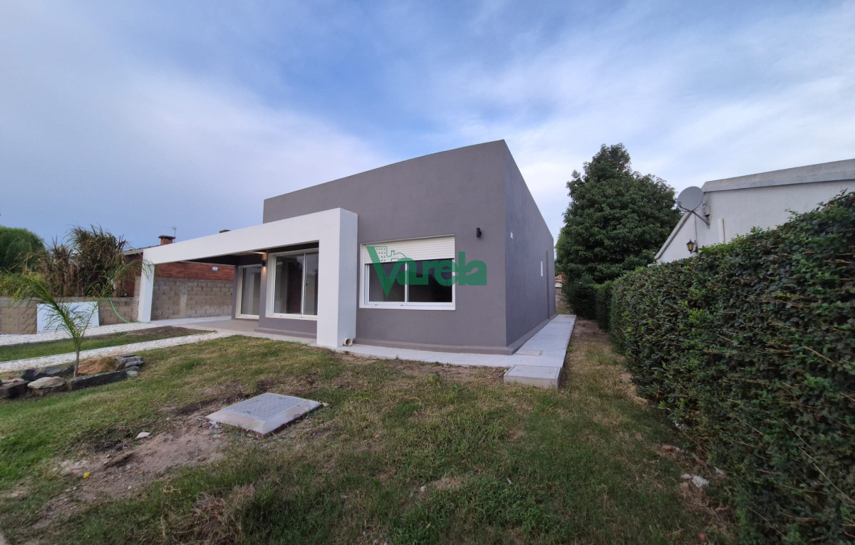 Casa ID.22216 - Venta Casa, Villa Argentina, 3 dormitorios, 2 baños, cerca de la playa.