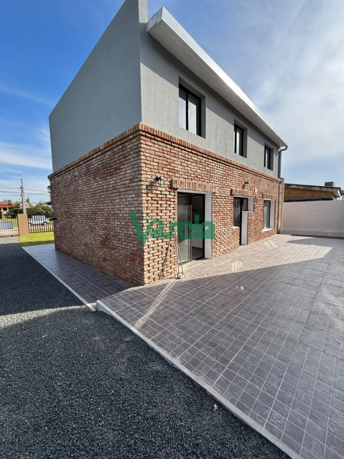 Casa ID.23153 - Casa en venta a estrenar en Lomas de Solymar 5 dormitorios 2 baños