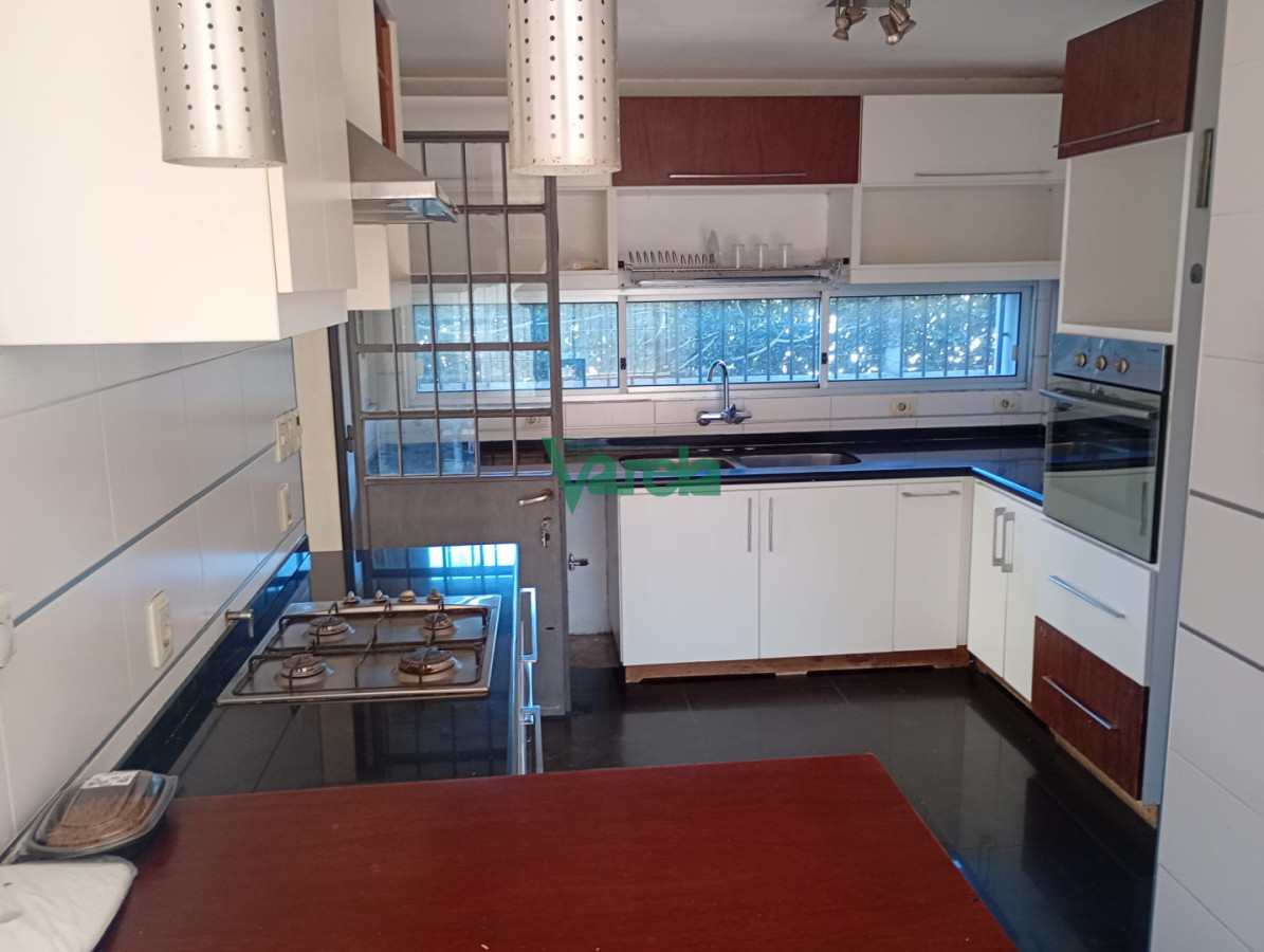Casa ID.23170 - Venta Casa Carrasco norte, 6 dormitorios, 5baños, en 2 plantas 