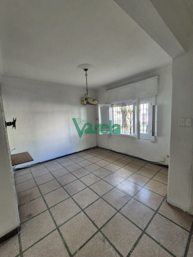 Casa ID.23099 - Alquiler casa Rivadavia prox Gral Flores