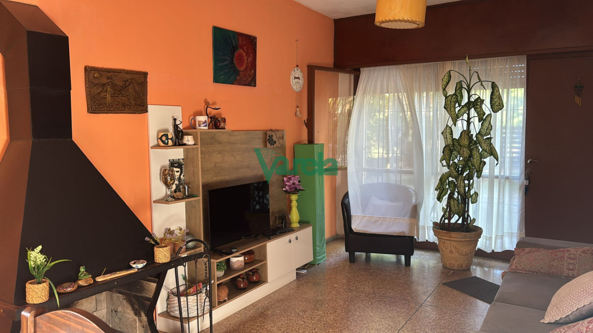 Casa ID.22967 - Casa en venta en Solymar de 3 dormitorios mas Apartamento 1 Dormitorio 