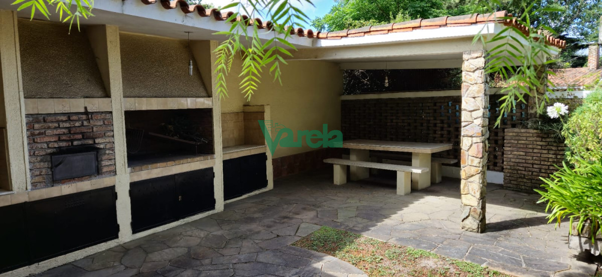 Casa ID.22504 - Casa en Atlántida, dos dormitorios y apartamento al fondo