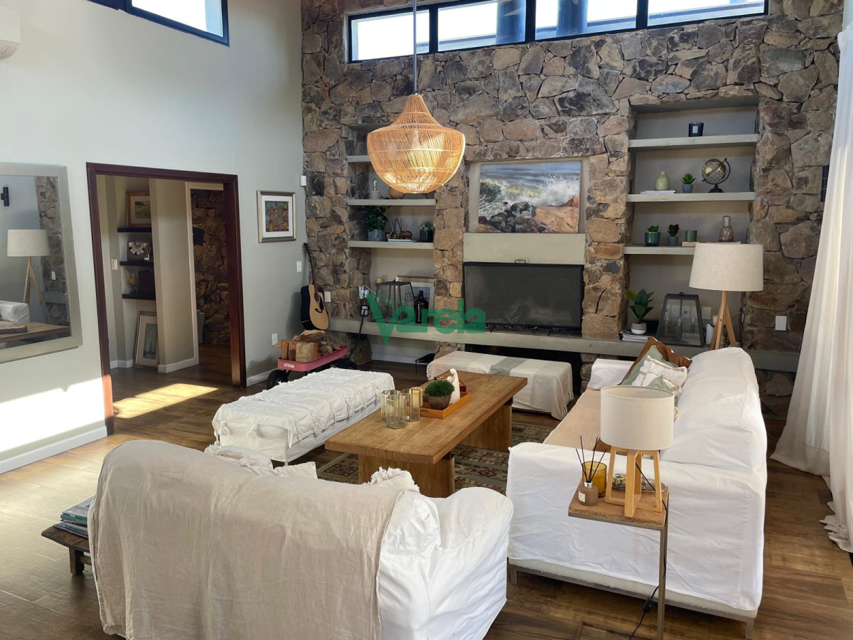 Casa ID.22630 - Venta casa en Mirador de la Tahona, 3 y servicio, 240 m2 en 1000 m2 de terreno