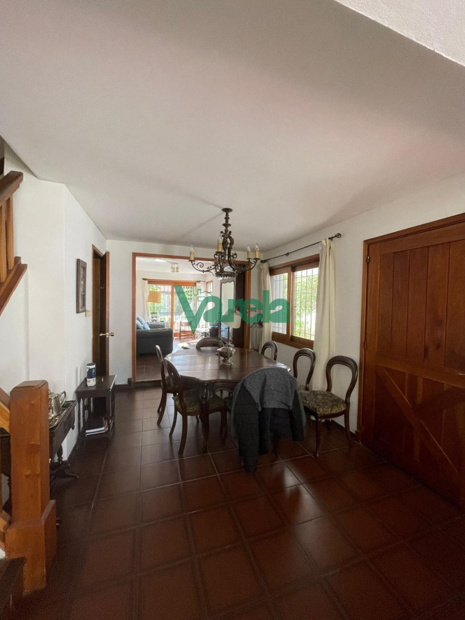 Casa ID.22435 - Venta Casa Carrasco norte, 3 dormitorios, 4 baños, jardin, fondo, barbacoa, ph en 2 plantas