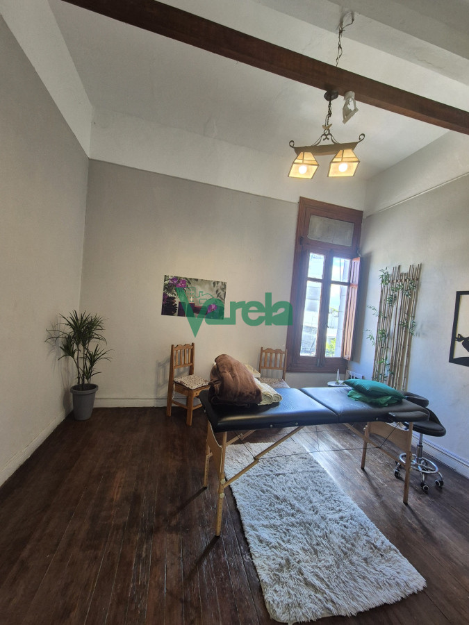 Casa ID.22564 - Venta casa 6 dormitorios Cordon Fernandez Crespo esq La Paz