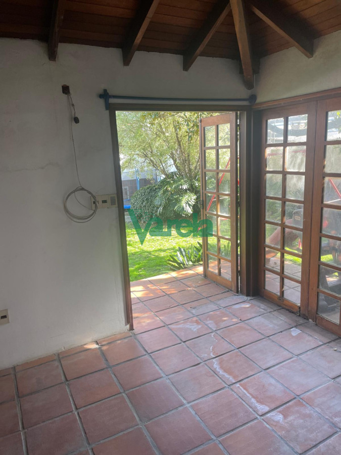 Casa ID.22715 - Venta casa Pocitos, 3 dorm,3 baños, estar enorme con hogar a leña, escritorio, fondo,padrón único,garaje