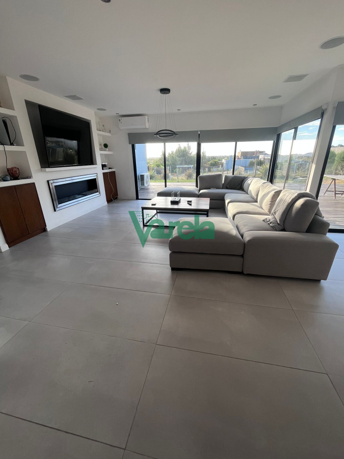 Casa ID.22168 - venta muy buena casa en colinas de carrasco 3 dormitorios 3 baños jacuzzi