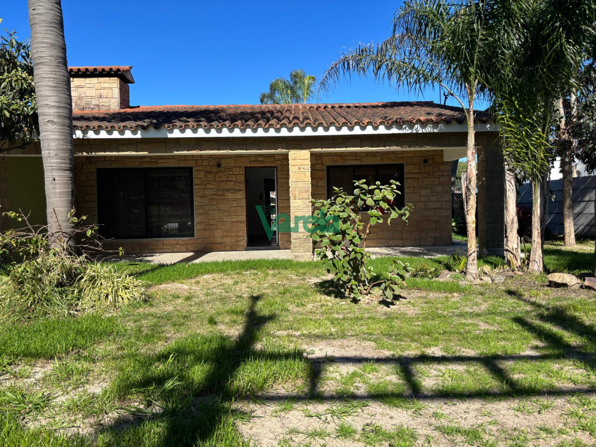 Casa ID.22757 - Alquiler de muy buena casa en Shangrila sur, 4 dormitorios, 3 baños