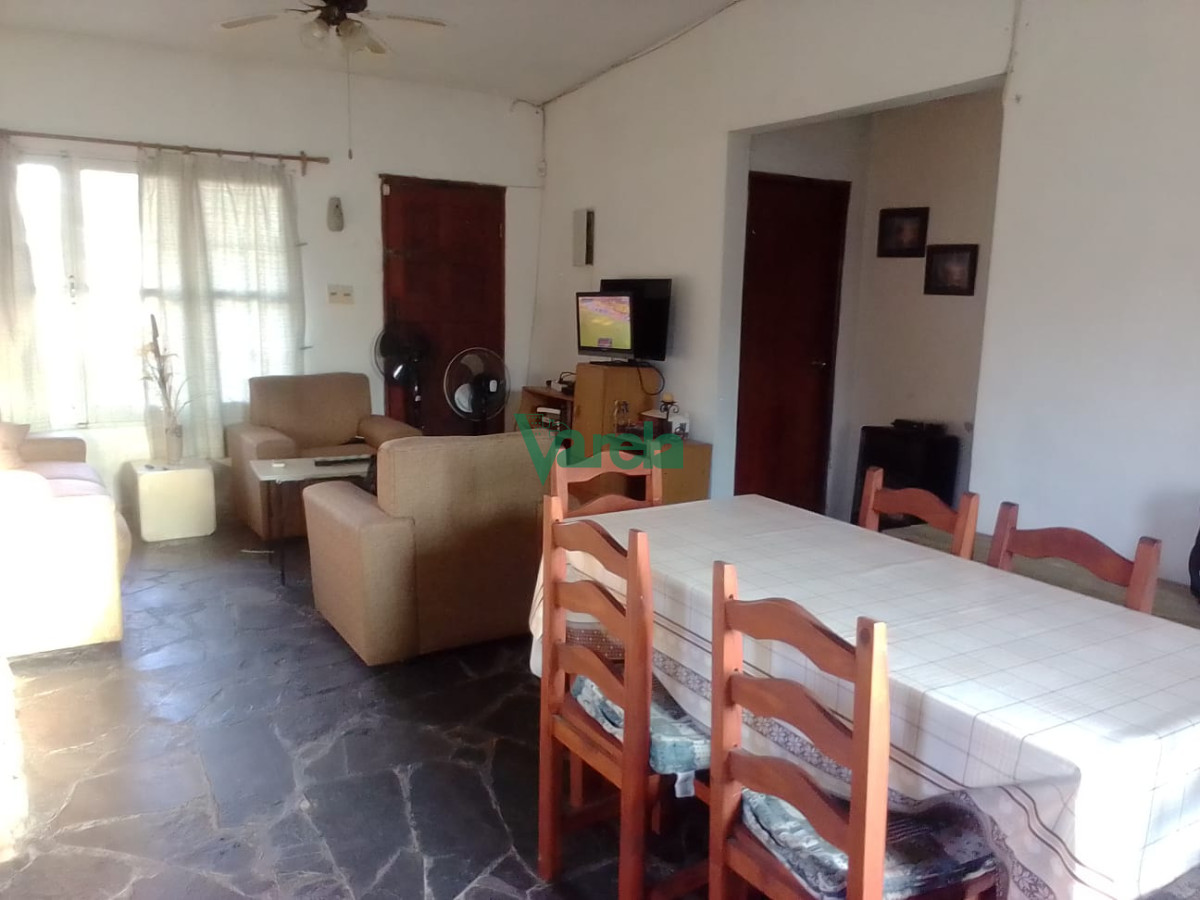 Casa ID.21771 - Venta de casa en Marindia de 2 dorm, living estufa leña, mas apto de 1 dorm, terreno 720 m2