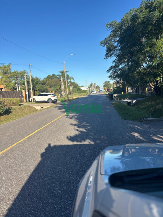 Casa ID.23007 - Casa en alquiler en Lagomar Sur de 4 dormitorios y 2 baños