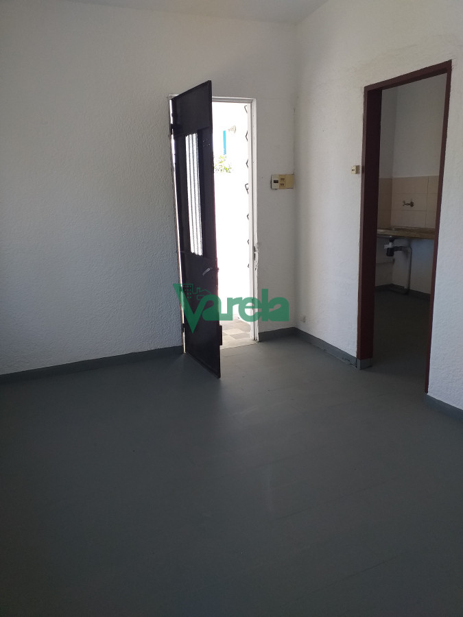 Casa ID.22737 - Casa en alquiler en Salinas, de 2 dormitorios y demas, terreno cercado