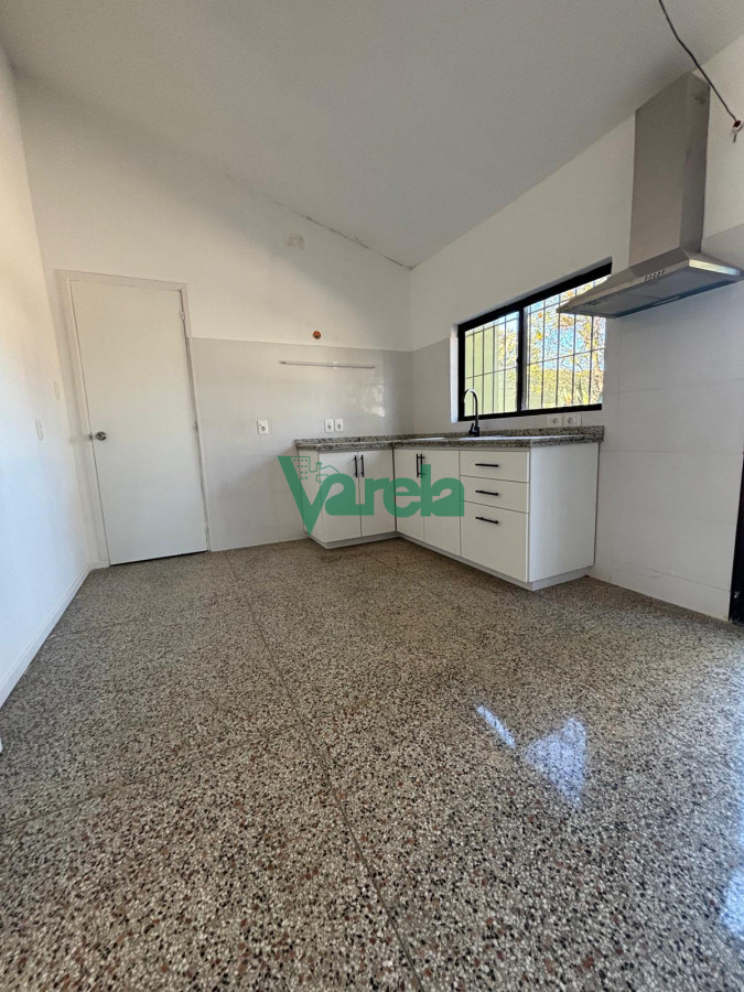 Casa ID.22757 - Alquiler de muy buena casa en Shangrila sur, 4 dormitorios, 3 baños