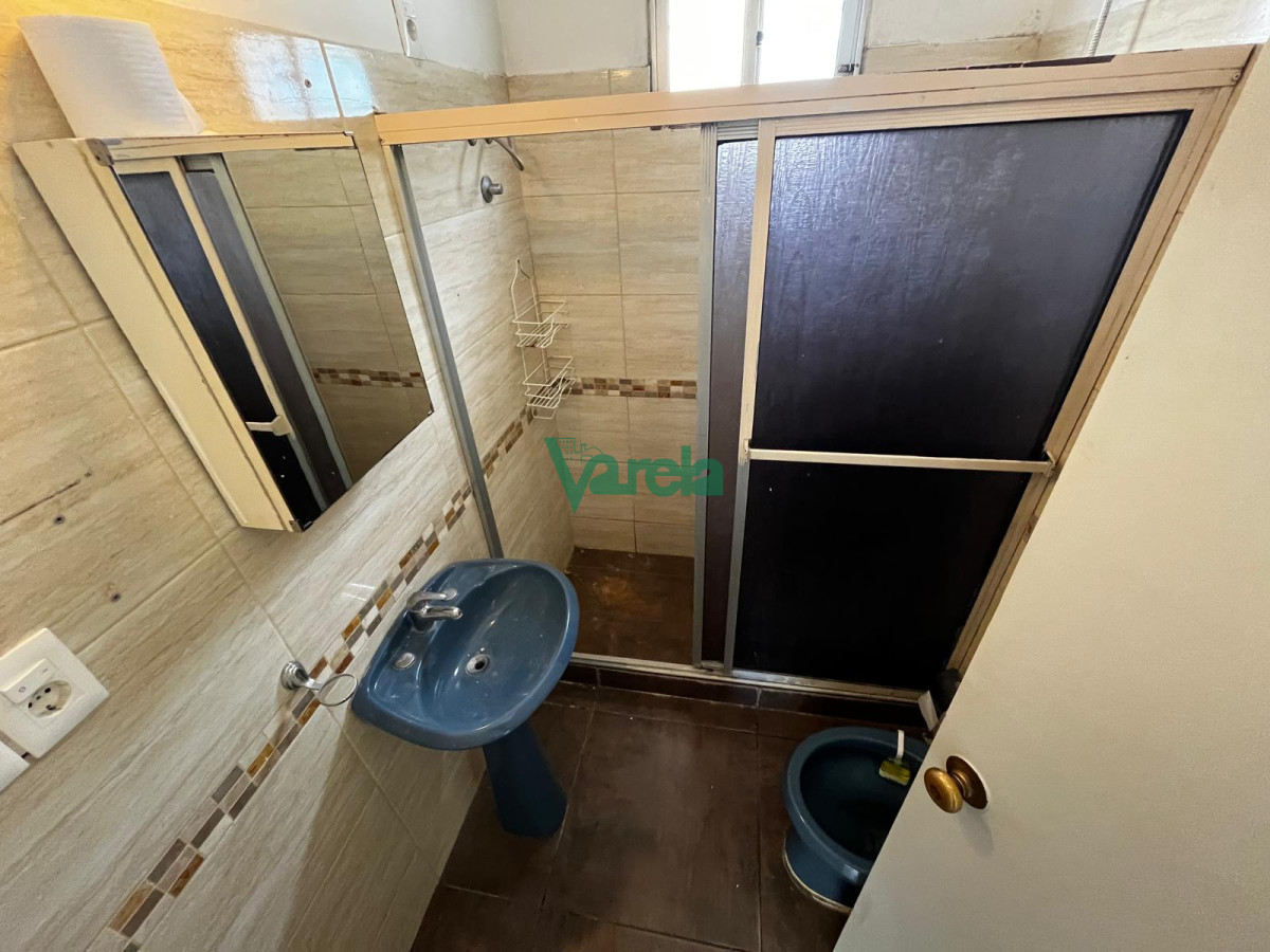 Casa ID.22468 - **RESERVADA **/Casa al sur 2 dormitorios sobre calle pavimentada 