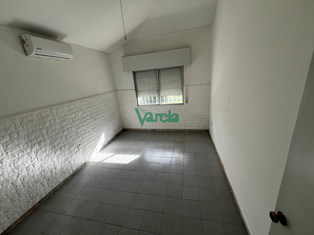 Casa ID.22468 - **RESERVADA **/Casa al sur 2 dormitorios sobre calle pavimentada 
