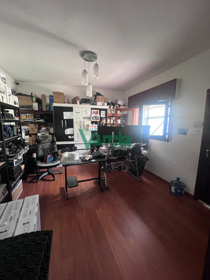 Casa ID.22232 - Venta de casa 3 dorm mas apto de 3 dorm, barrio Palermo, ideal renta, con gge x 2