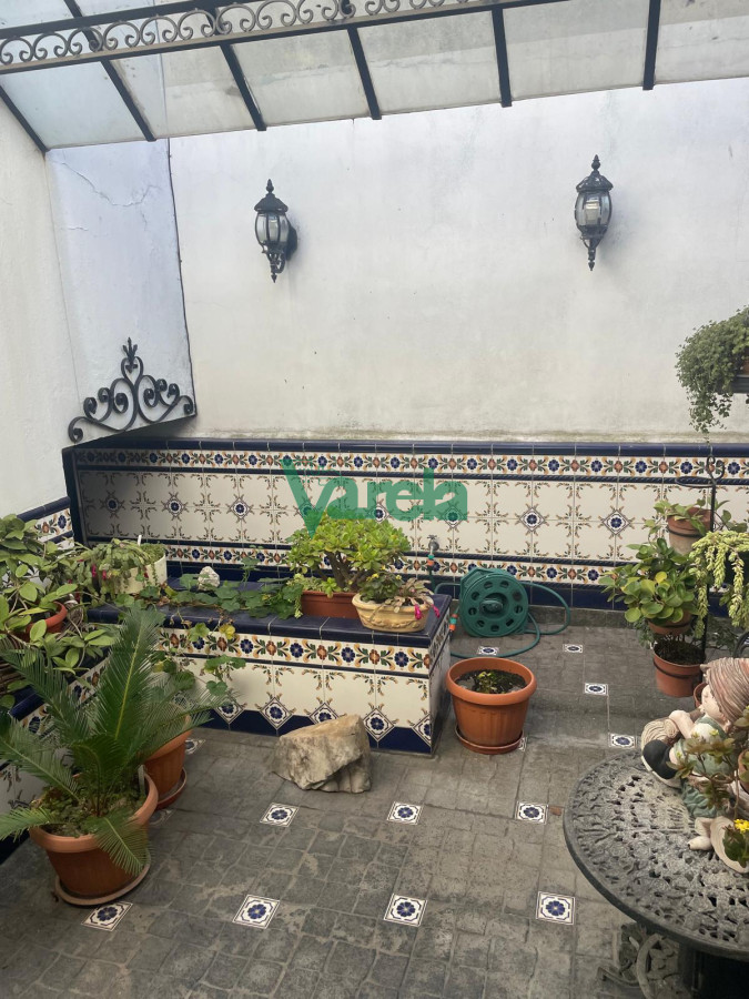 Casa ID.22715 - Venta casa Pocitos, 3 dorm,3 baños, estar enorme con hogar a leña, escritorio, fondo,padrón único,garaje