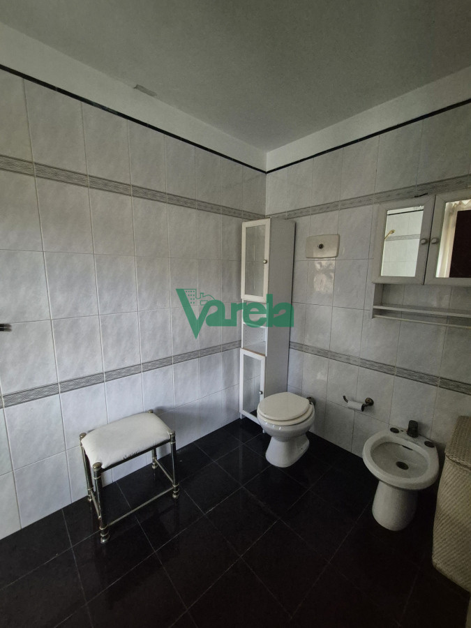 Casa ID.22586 - Venta residencia en La Blanqueada Carrasquito, 4 dormitorios, fondo