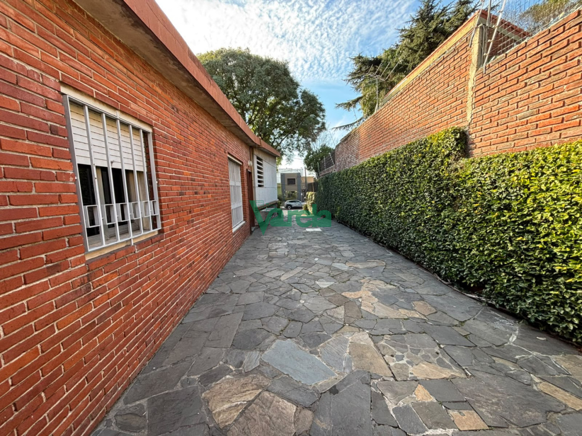 Casa ID.23103 - Venta de gran casa en parque Batlle de 5 dormitorios