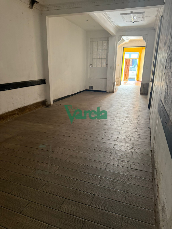 Casa ID.22693 - Venta Casa Padron Unico Cochera 3 autos 5 Dormitorios La Comercial